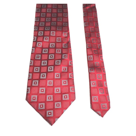 Donald J Trump Signature Collection 100% Silk Red Gray Tie 60" x 3.5" - Picture 4 of 4